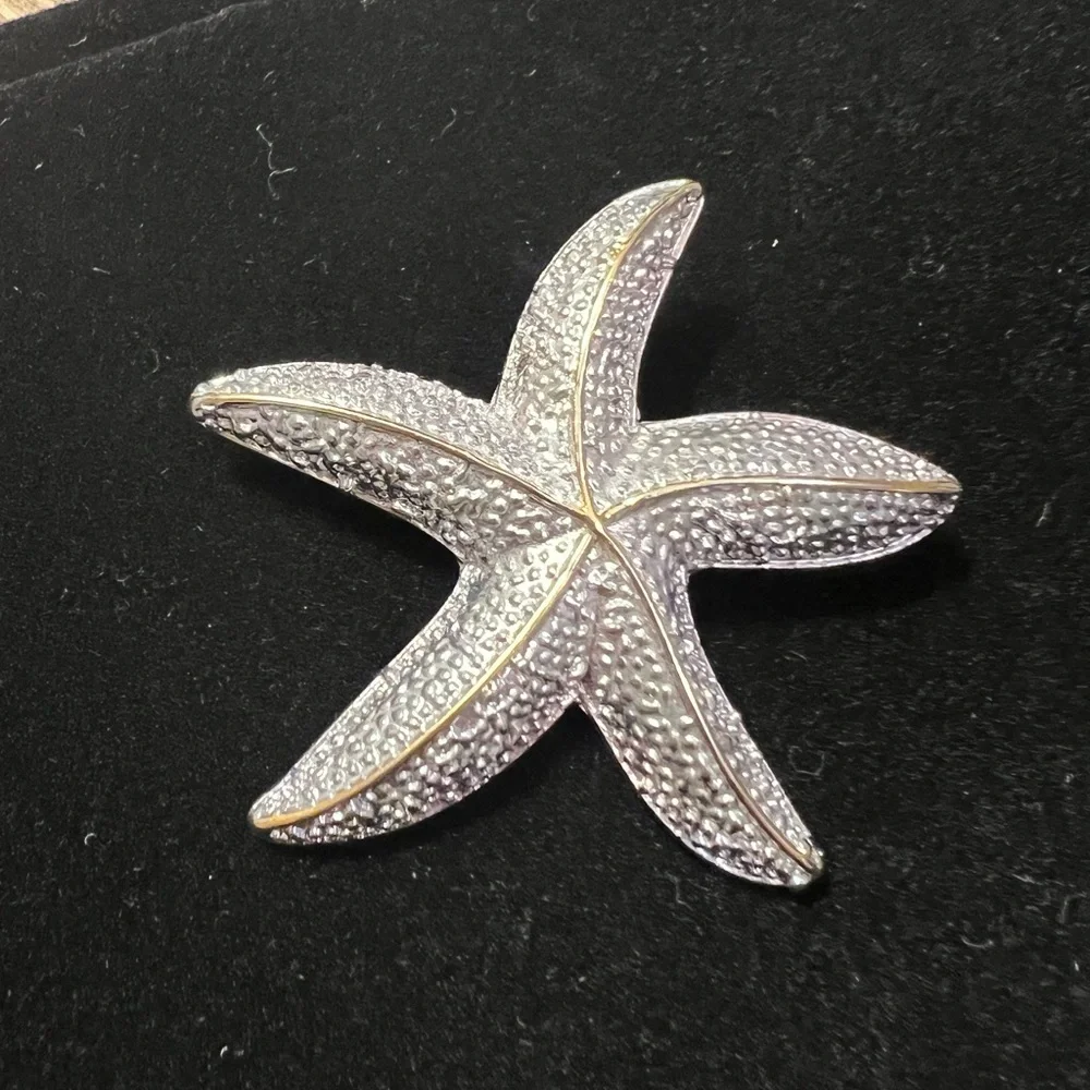 Starfish pin/necklace slide done in silver metal with gold accents - Picture 2 of 5